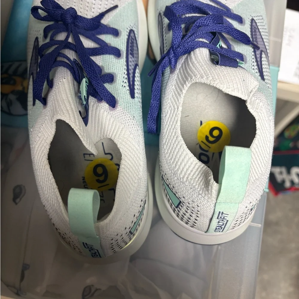 Brooks women’s sneakers - Picture 3 of 5